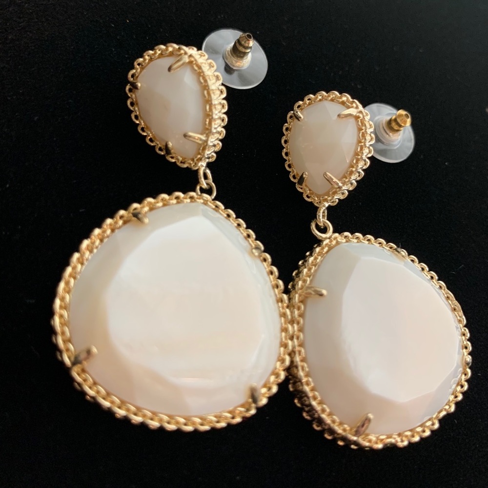 Rare Kendra Scott (Mother of Pearl) Penny Drop